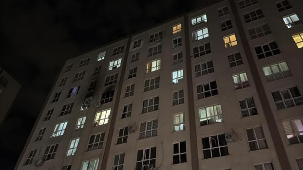 Esenyurt'ta sitede yangın! 8'inci kattan atlayan kadın hastaneye kaldırıldı