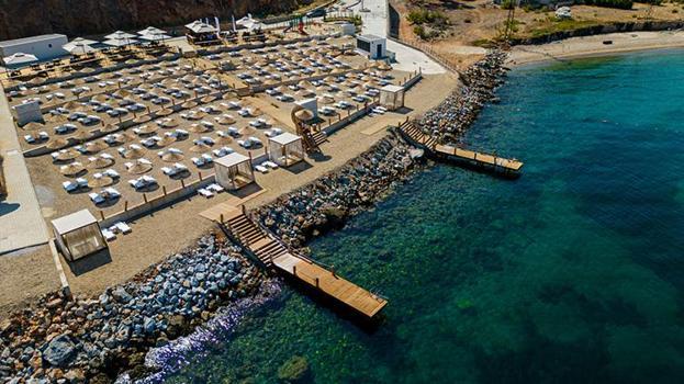 Bodrum Yalıkavak’ta lüksün ortasında halk plajı
