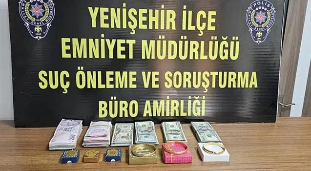 Kocası memlekete dönmesin diye altınları sakladı! Başına gelmedik kalmadı