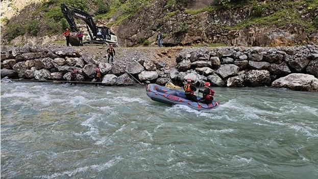 Hakkari'de dereye düşerek kaybolan genci arama çalışmaların 12'nci gününde devam ediyor
