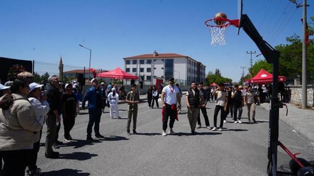 Niğde'de bu sokağa giren herkes spor yapıyor