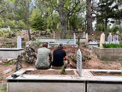 Kahramanmaraş'ta boşanma sürecinde olduğu eşi tarafından öldürülen kadın son yolculuğuna uğurlandı