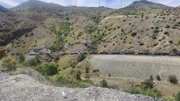 Elazığ'da yük treninin 5 vagonu raydan çıktı!