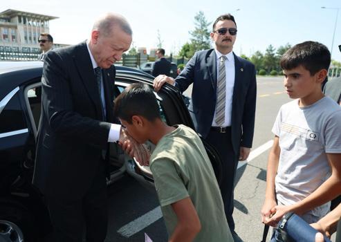 Cumhurbaşkanı Erdoğan, çocuklarla bir araya geldi
