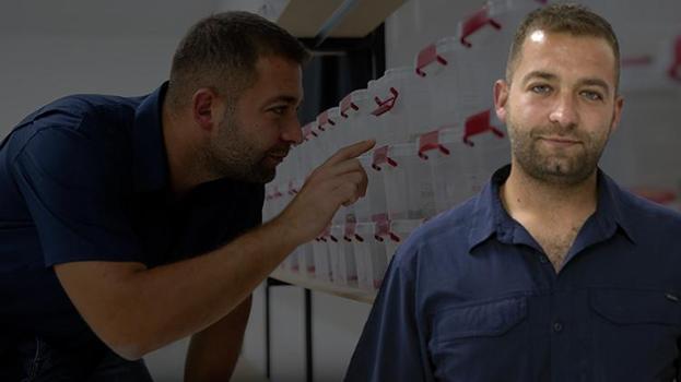 Evinin bahçesinde keşfetti, üretim tesisi kurdu! 1 gram için 30 gün bekliyor, İsviçre ve Almanya'ya satacak
