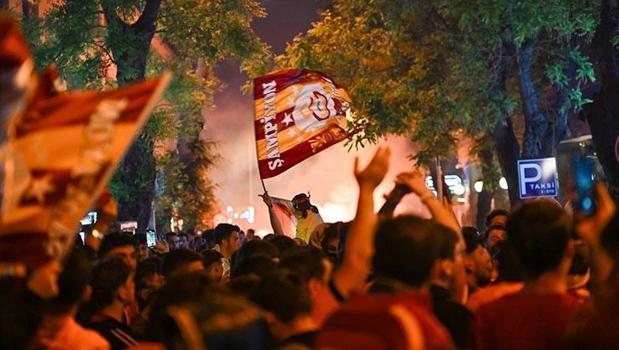 İstanbul Valiliği açıkladı: Galatasaray'ın şampiyonluk kutlamaları nedeniyle yarın bazı yollar trafiğe kapatılacak
