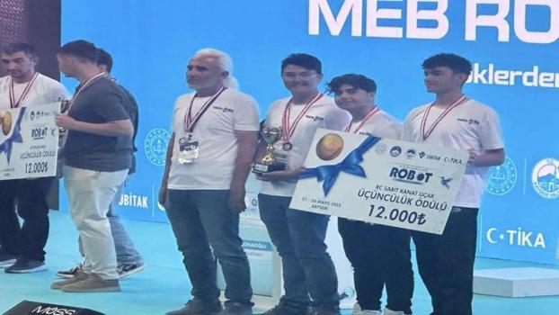 Eskişehir'de böyle başarı görülmedi! Robotlar adeta konuşturuldu