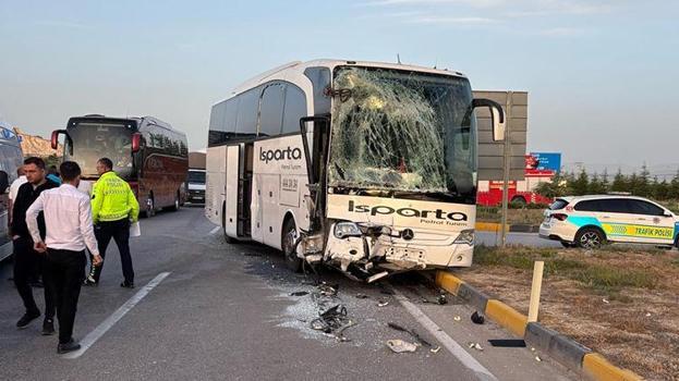 Isparta'da yolcu ve tur otobüsleri çarpıştı! Onlarca yaralı var