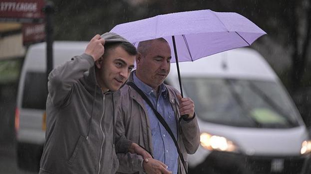 Türkiye genelinde kuvvetli yağış ve fırtına uyarısı: 38 il için sarı kod verildi! hafta boyunca sürecek! İstanbul'da trafik felç oldu