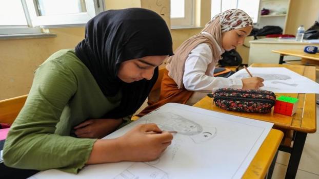 Diyarbakır'da üniversiteliler ressam keşfediyor! Kırsalda sanat hareketi başladı