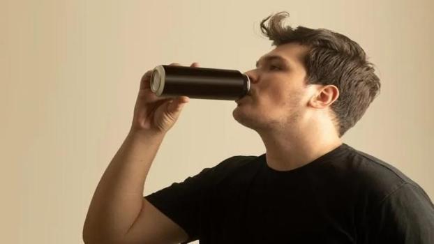 Belirtisi kötü oldu! Günde 3 litre kola içenin böbreklerin çıkanlara kimse inanamadı