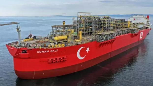 İstanbul Boğazı'nda tarihi an! 11 saatlik yolculuk başladı: Osman Gazi geçiş yapıyor