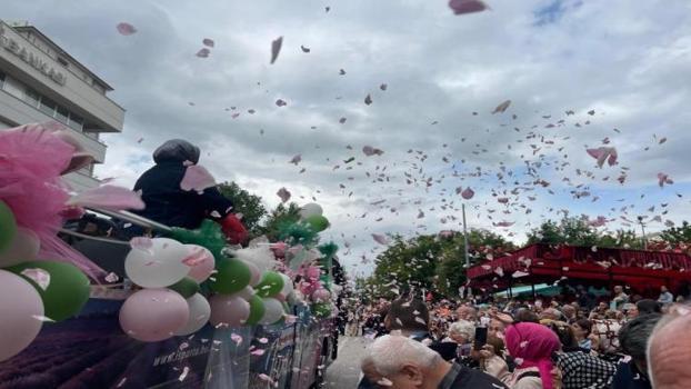 Festival başladı her yer gül suyu koktu! Isparta'da görsel şölen