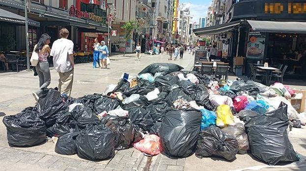 İzmir'de grev 4'üncü gününde! Şehir çöp yığınlarıyla doldu