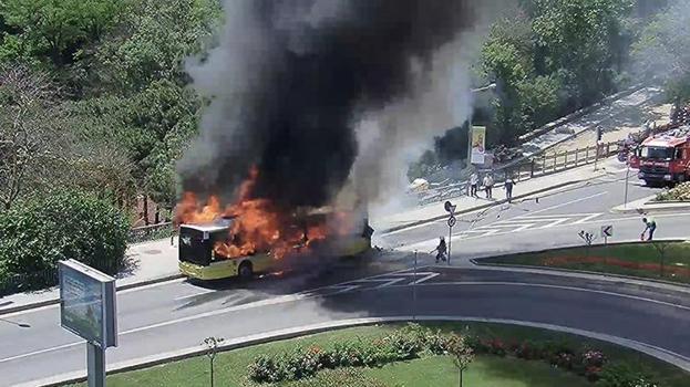 Sarıyer'de korku dolu anlar: Seyir halindeki İETT otobüsü birden alev aldı