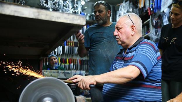 Hatay, Mersin ve Osmaniye'de bıçakçılar Kurban Bayramı'na hazır