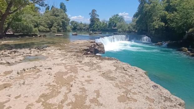 Manavgat'ta şelale kuruma noktasına geldi, kara göründü!