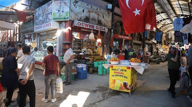 Uzun Çarşı bu haliyle son bayramını görüyor! Hatay'da Kurban Bayramı alışverişi için halk Uzun Çarşı'ya akın etti