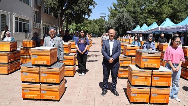 Mardin'de üreticilere yüzde 75 hibe ile 4 bin arı kovanı dağıtıldı