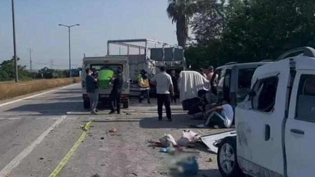 Hatay'da korkunç kaza! Kamyon 3 araca çarptı: Ölü ve yaralılar var