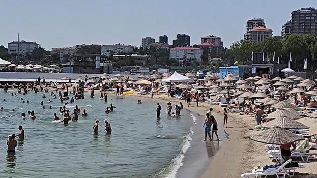 İstanbul'da plajlar doldu taştı! Menekşe ve Caddebostan'da yer kalmadı