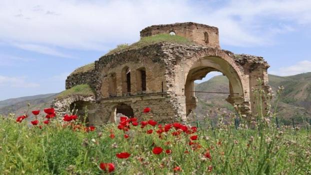 Elazığ'da tarihi yapılar fotoğrafları süsledi
