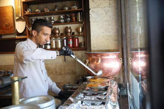 Gaziantep'in meşhur yemeği artık yazın da tercih ediliyor! Porsiyonu 290 liradan satılıyor
