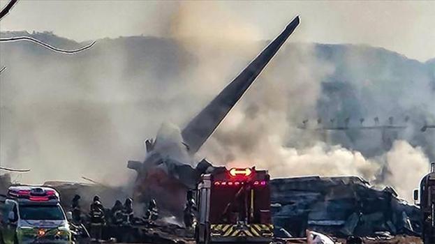Hindistan'da yolcu uçağı düştü! 242 kişi bulunuyordu