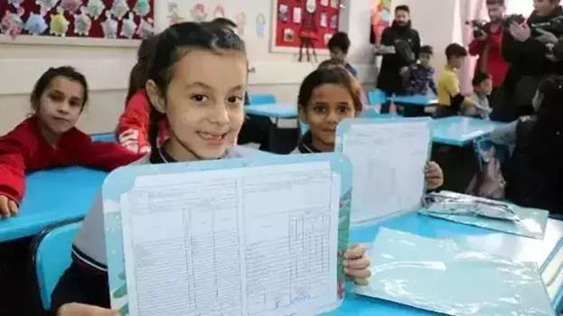 Mezun olan öğrenciye karne görüşü 2025! Motive edici öğretmen karne görüşleri: 1. 2. 3. 4. 5. 6. 7. 8. sınıf orijinal öğretmen karne görüşleri