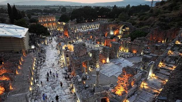 Yabancı turist ziyareti nisanda rekor kırdı!