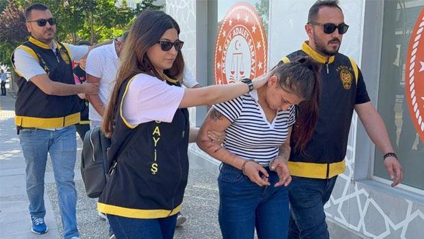 Aksaray’da kanlı tartışma! Ablasını öldürüp, arkadaşını bıçaklayan kadın adliyede