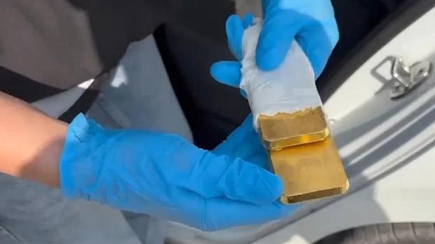 Edirne'de otomobilde 9,9 kilogram külçe altın ele geçirildi