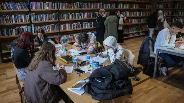 Kütüphanelerde Cumhuriyet tarihinin rekoru kırıldı! Bakan Ersoy açıkladı