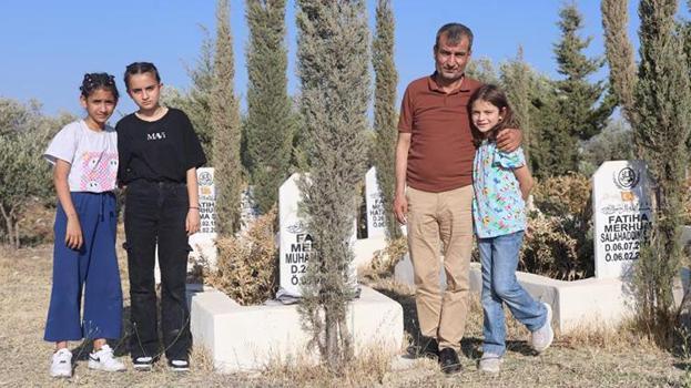 Hataylı baba depremde eşini kaybedince çocuklarına hem anne hem baba oldu!