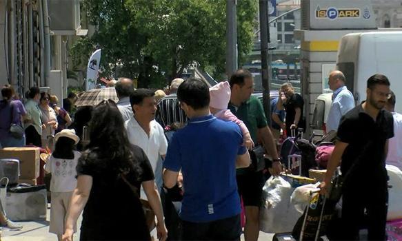 Valizini alan otogara koştu! Ek seferler konuldu