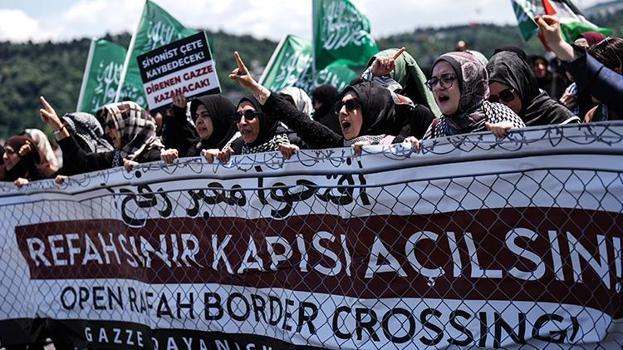 Tevfikiye Camisi'nden Mısır’ın İstanbul Başkonsolosluğuna "Küresel Gazze Yürüyüşü" yapıldı