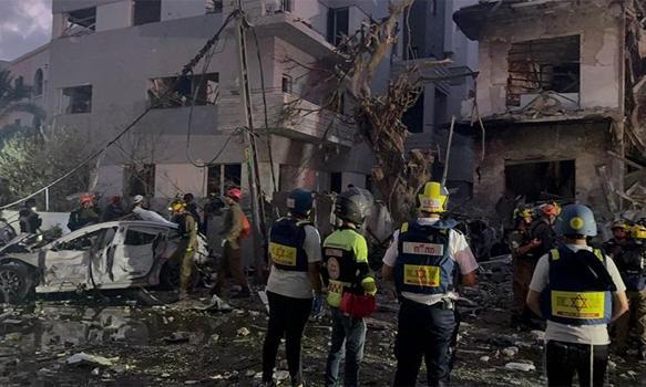 İsrail-İran savaşında dördüncü gün... Balistik füzeler ateşlendi! İsrail'in kalbinde büyük yıkım