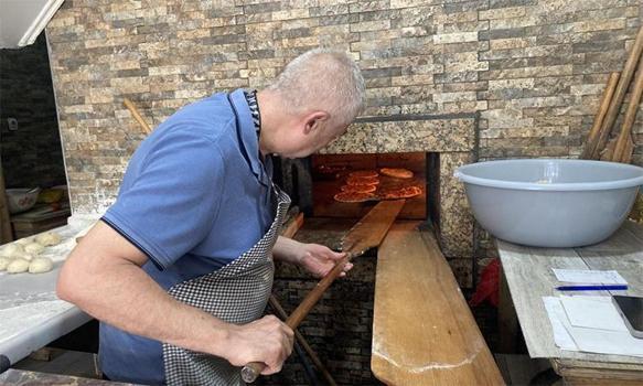 Eskişehir'de 400 derece sıcaklıkta ekmek mücadelesi! "Normal biri 10 dakika dayanamaz'
