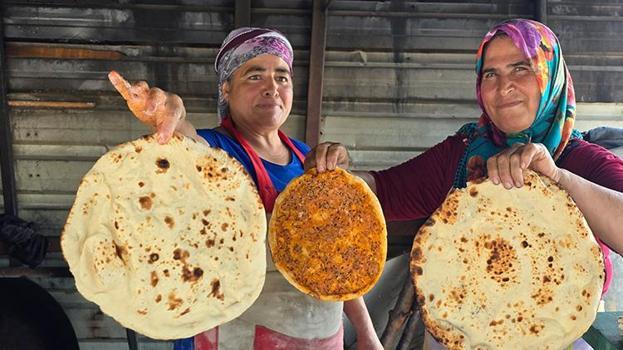 Hataylı depremzede kadınlar hayata böyle tutunuyor! Sıcağın altında çalışıp para kazanıyorlar