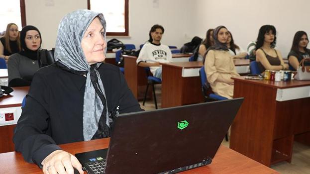 Selma teyze, 71 yaşında grafik ve tasarım bölümünden mezun oldu!