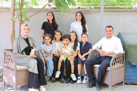 Bakanı bile tebessüm ettirdiler: Türkiye bu aileyi konuşacak! 7 çocuklu öğretmen aile, sayıları şaşırtıyor, hikayeleri büyülüyor