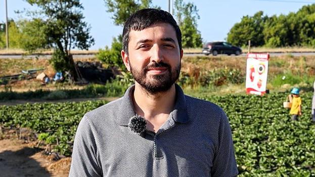 Sakarya'da babasına destek olmak için bu işe başladı! Mühendisliği bırakıp çiftçi oldu