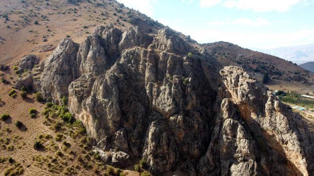 Çağlar öncesinden Erzincan'a kaldı: Köy girişinde büyülüyor