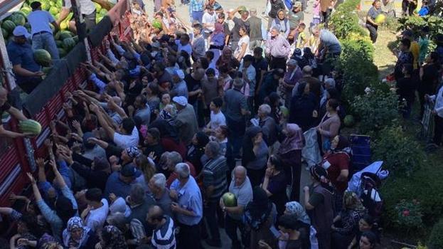 Tokat'a geldi, ücretsiz dağıttı: 26 ton 30 dakikada bitti