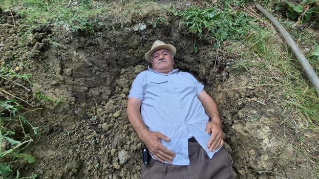 Bartın'da akıl almaz olay: Rüyasında öldüğünü gördü, kendi mezarını kazıp içine girdi!