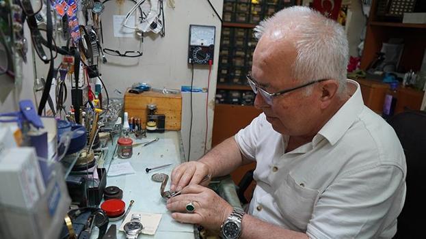 Antalya'nın son saat ustası! Asırlık meslekte 200 çırak yetiştirdi, şimdi kimseyi bulamıyor