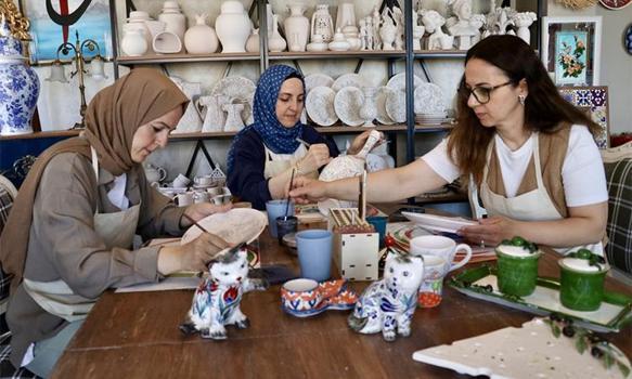 Trabzonlu üç kız kardeş hobi olarak başladı, e-ticaret ile para kazanınca işi büyüttüler