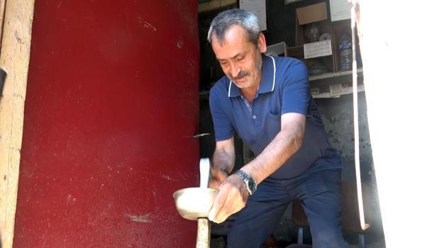 Bir meslek daha tarihe karışıyor: Giresun'un Kazancılar Sokağı'nda son kalaycı zamana direniyor!