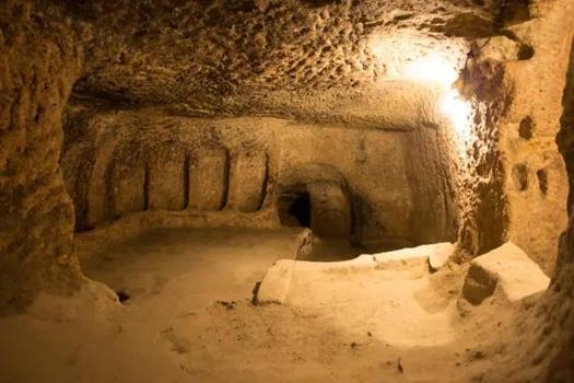 40 yıl önce mağaradaki Osmanlıca uyarıyı dinlemedi! Nevşehir'de arkeolog kazı sırasında bayıldı