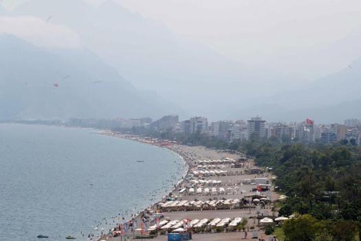 Yüze 85 nem oranı dağı ortadan kaldırdı: Antalya'da manzarayı görenler şaşırdı